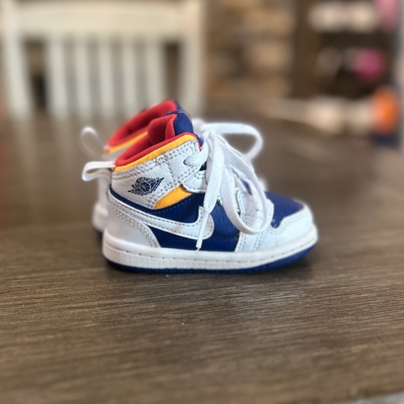 Toddler Jordans  4C - Picture 4 of 5